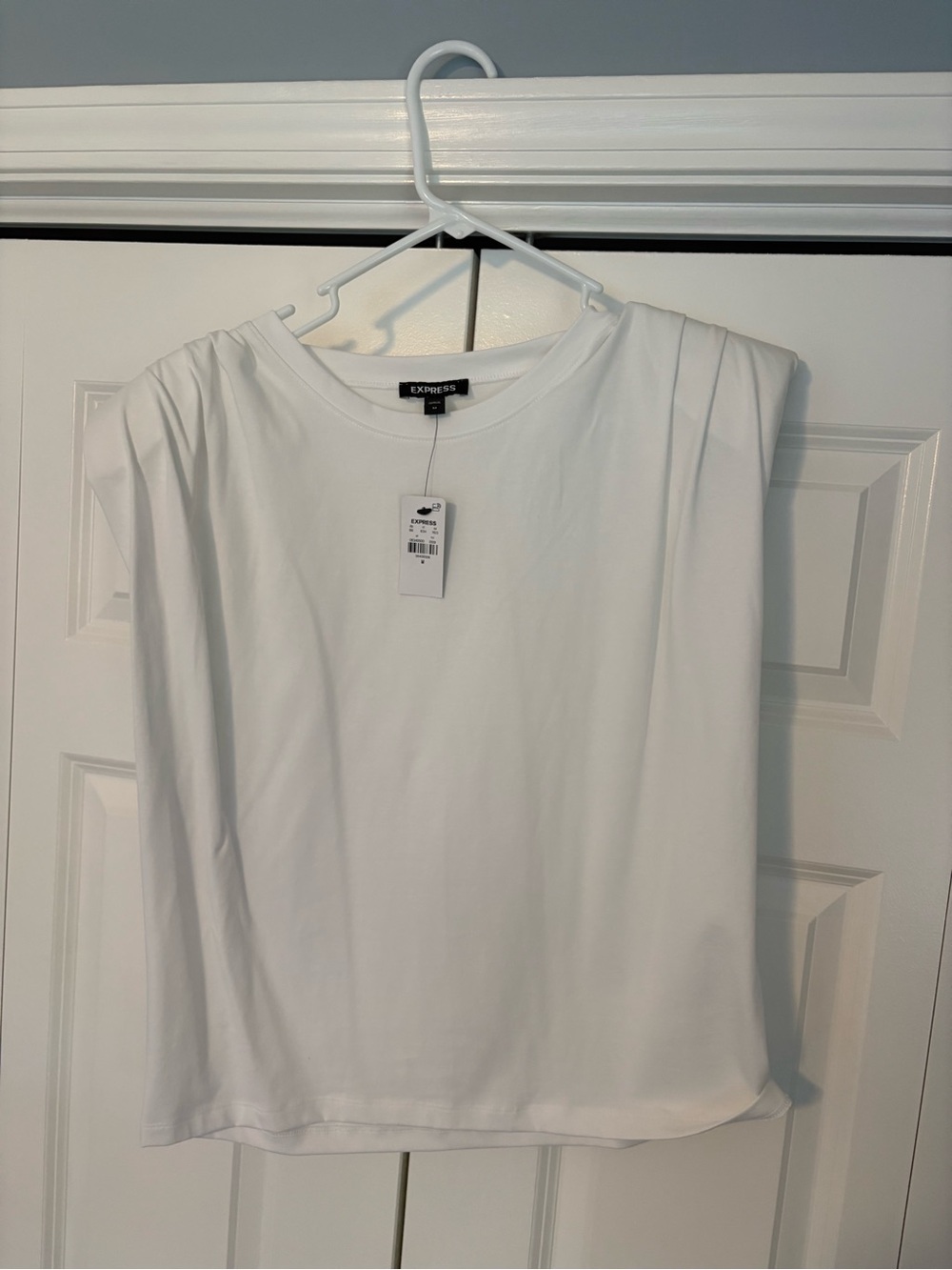 Express White Women’s Sleeveless Crewneck Top